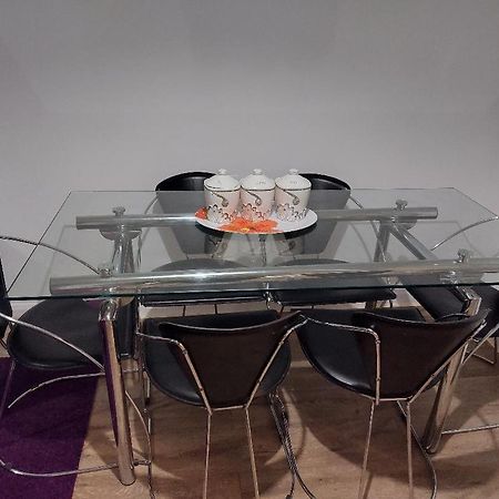 Superb 2 Bedroom Flat, Sleeps 6 Croydon Eksteriør bilde