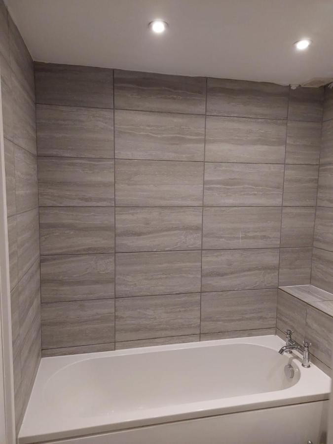 Superb 2 Bedroom Flat, Sleeps 6 Croydon Eksteriør bilde